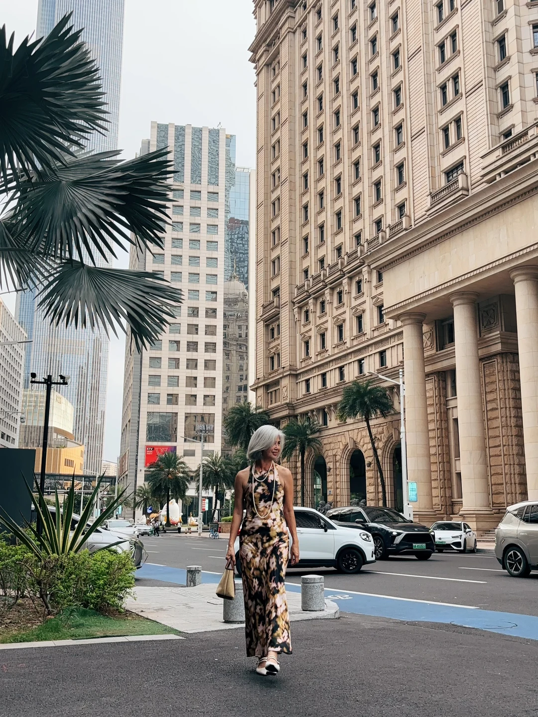 54岁不染发，偏爱这份不慌不忙的松弛