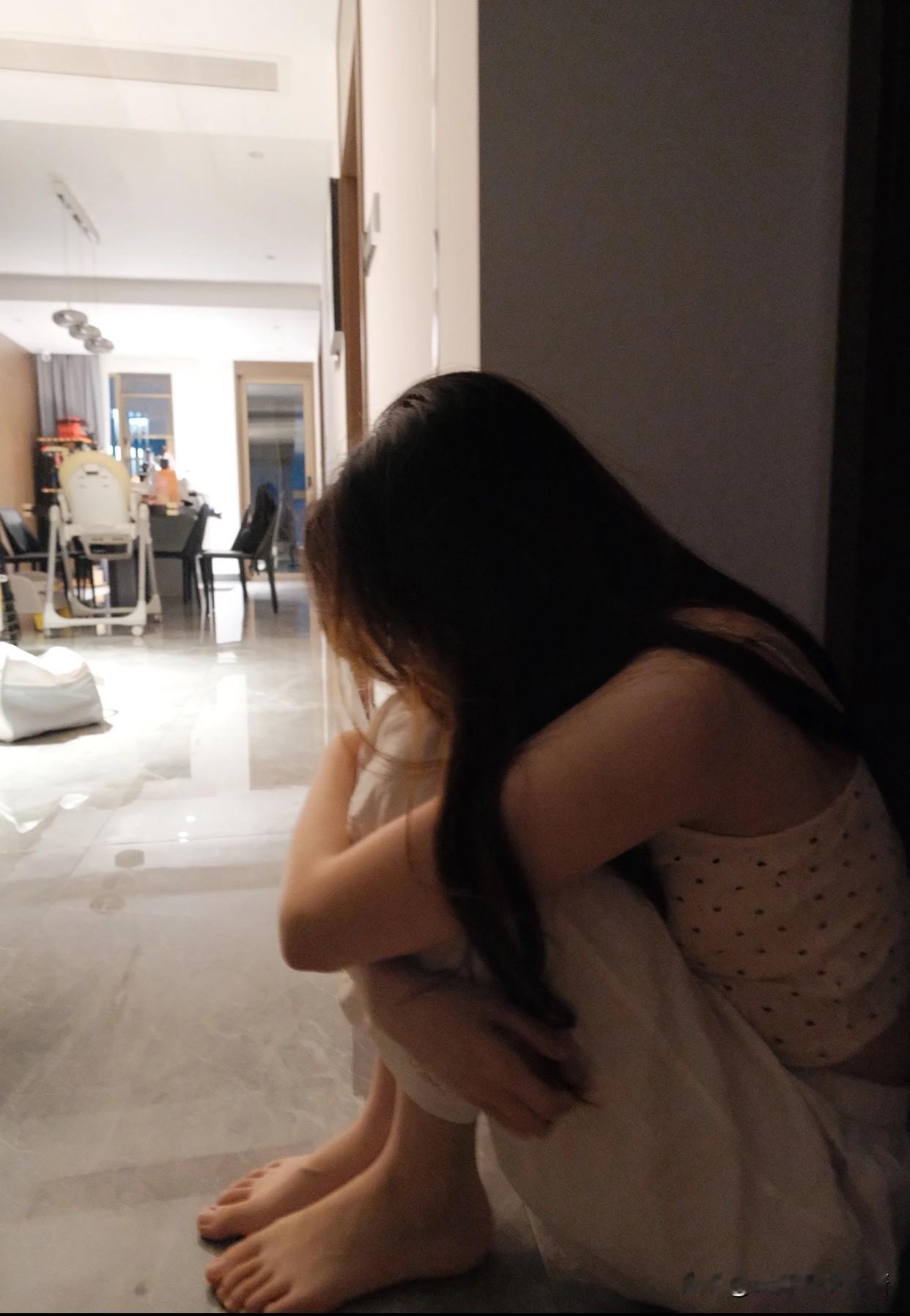 婆婆一缺钱就“犯病”，十年住院成日常，丈夫怒斥我娘家不给力，日子苦不堪言十年