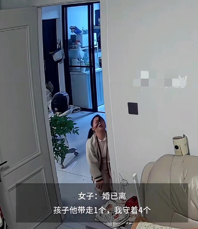 妻子因为自己摔倒，丈夫没有扶而离婚我不觉得奇怪，惊讶的是离婚后丈夫带走一个孩子，