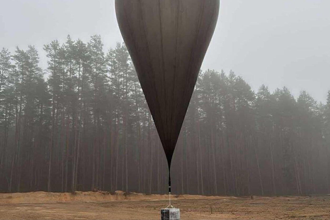 11月30日，由于约60个热气球从白俄罗斯飞入立陶宛，维尔纽斯机场上空关闭了约8