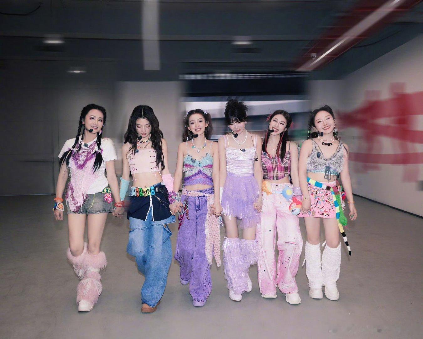 Ohlalala全员甜妹宋妍霏这组演绎的《OHLALALA》好甜啊！太有感染力