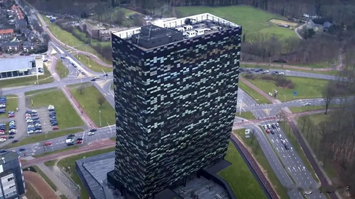 荷兰安世半导体本是中资控股企业，被海盗赤裸裸的抢劫了，现在海盗还贼喊捉贼，去你的