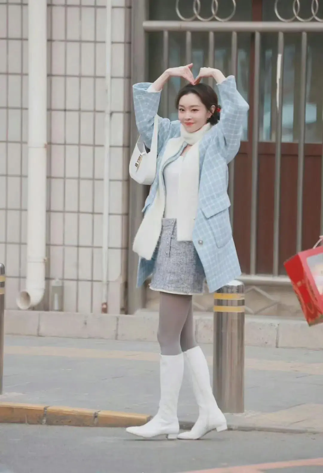 宋轶这个身材还不如我对象身材好。宋轶放普通人里是长相算普通人，身材中下等，要是放