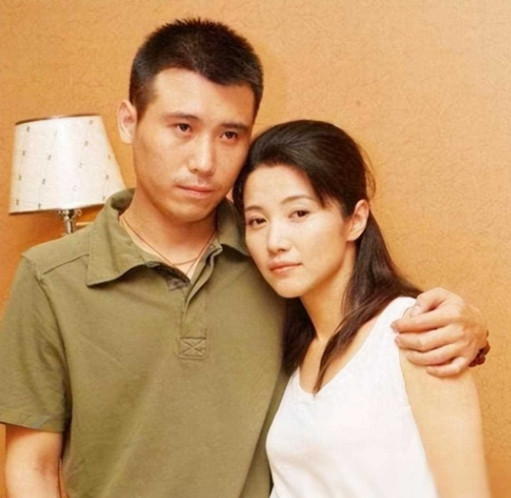 当年李乃文结婚后，老婆让他把钱全部上交，李乃文照做，可有次妻子打扫卫生时，却发现