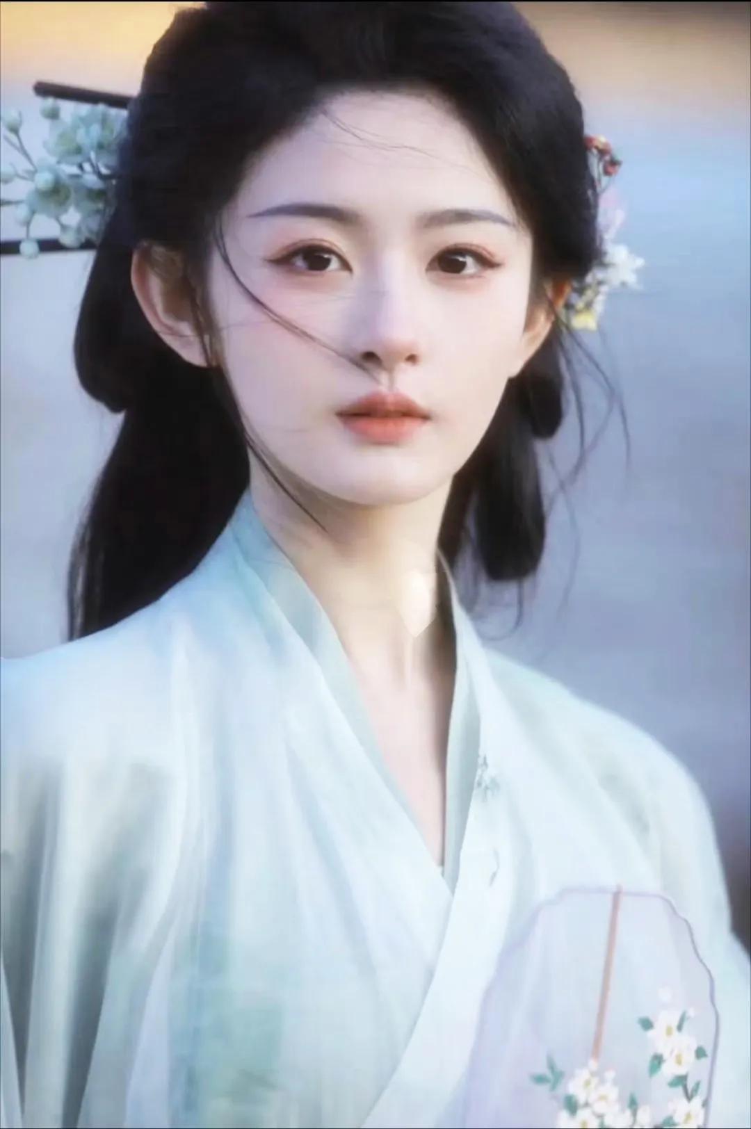 这样一张绝世容颜，难怪能让许凯沉迷其中。欢娱这个公司到底怎么回事呀，只要是漂亮