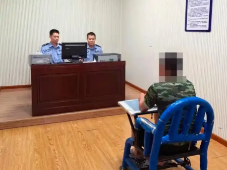 海南海口，发生一起令人哭笑不得的误会。已婚女子刘某在家中与男子郑某发生关系，