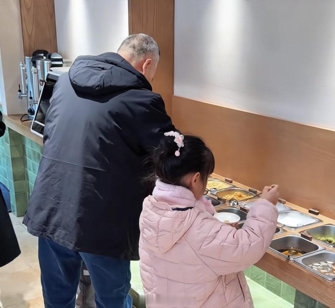 宁波这家老年食堂居然火出圈了宁波鄞州区东柳街道老年食堂“柳点爱”走红，成为全龄