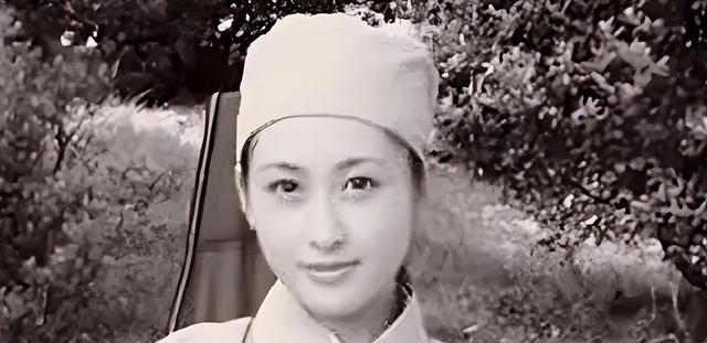 1950年，一次剿匪战斗中，一战士死死地盯住了女尼姑丰满的胸脯，排长不禁气得青筋