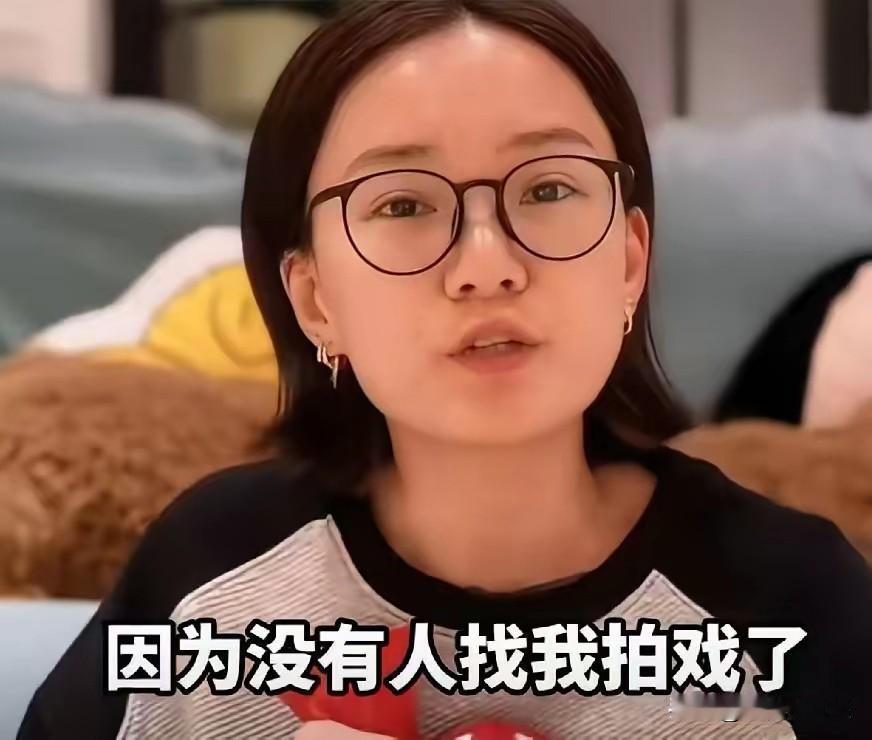 近日，活佛济公白雪扮演者馨子发视频回应不拍戏原因，直接冲上热搜。她很诚恳，直