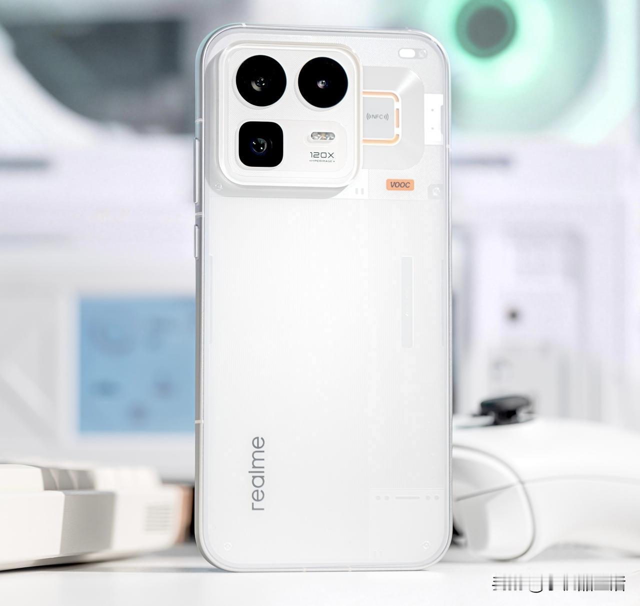 realme真我Neo8采用6.78英寸的1.5K+165Hz大直屏，三星M14