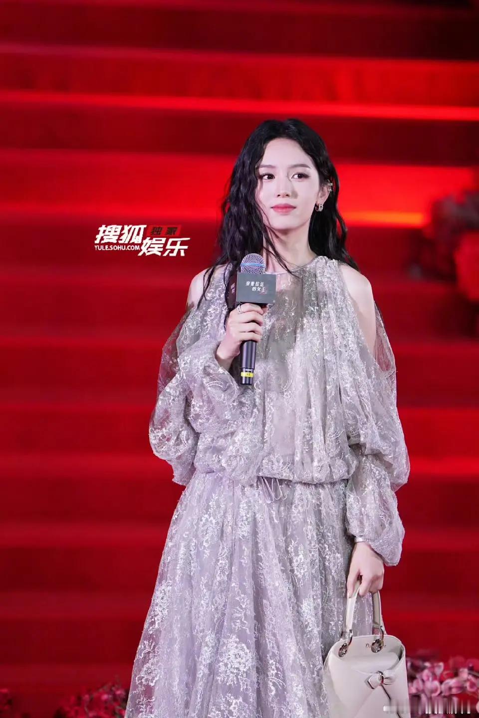 周也🥥是不是变肥了？椰奶喝多了哈哈哈哈