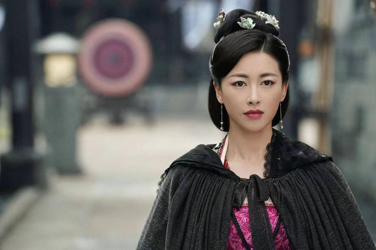 朱珠怎么也不会想到，爷爷这么厉害，自己还会被网暴。一点没有沾到家里的光。这样的