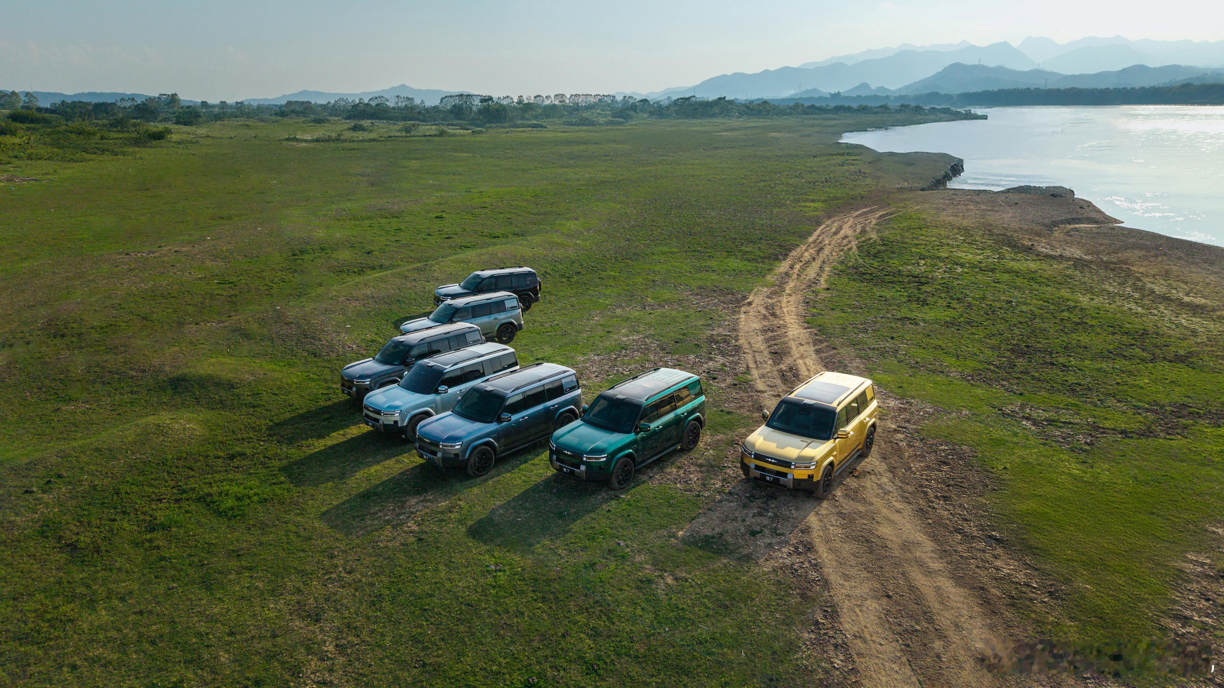 今天和一位朋友聊，钛7为什么能卖爆？我个人总结了几个点，你们看看是否赞同①颜值是