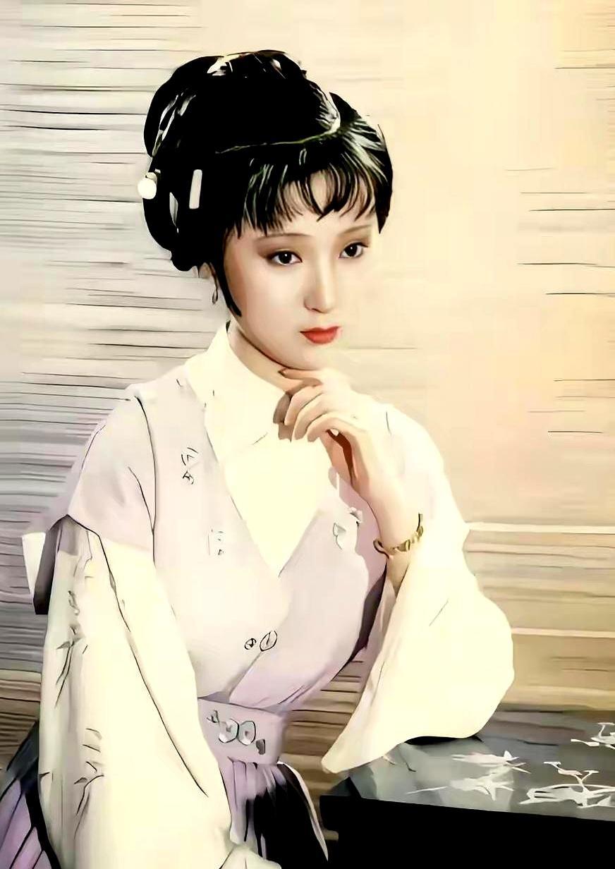 淘汰了工笔画美人，却选了个脸大的。陶慧敏的试镜照，眉眼含愁，像工笔画里走出