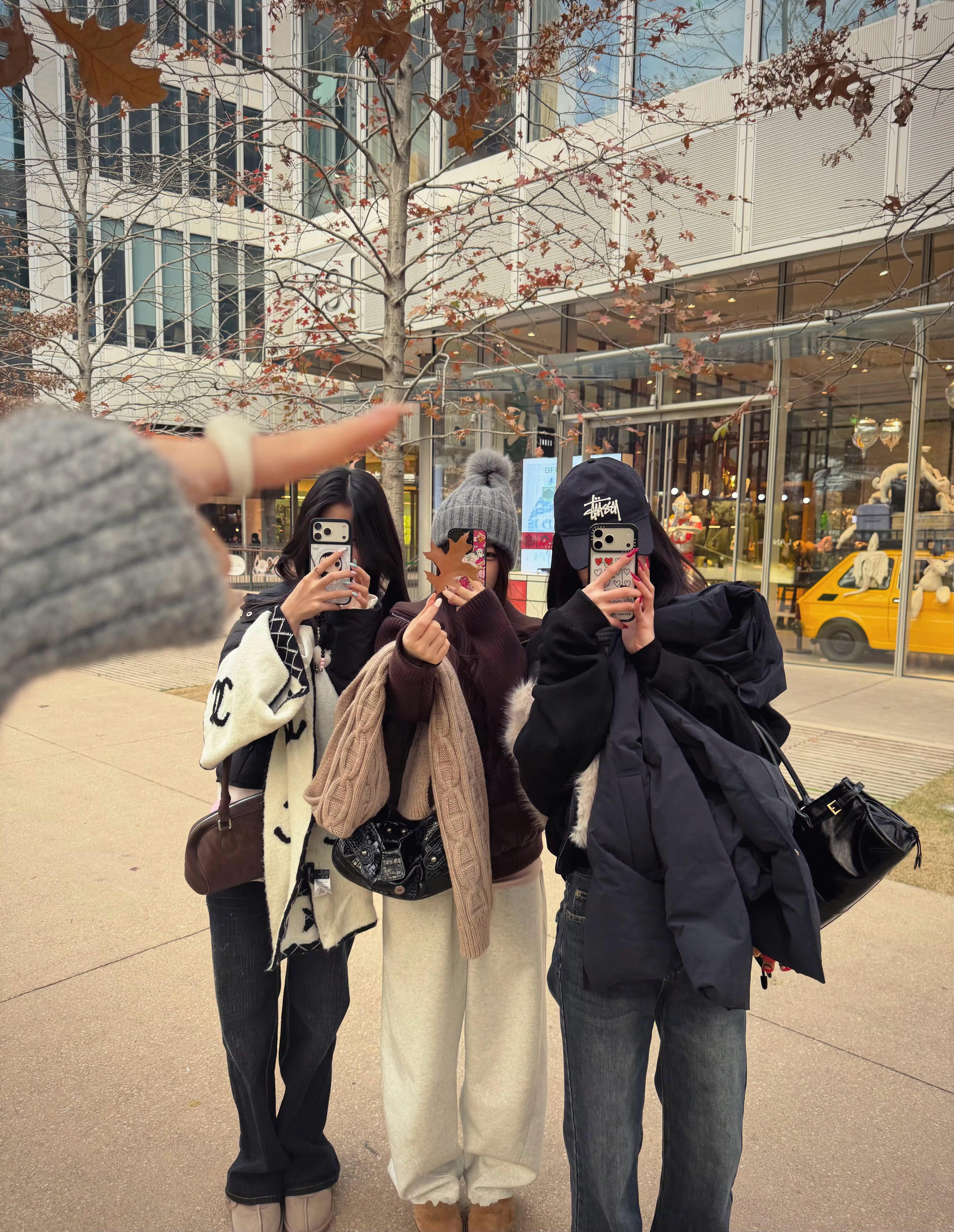 富人新标识：iPhone戴casetify手机壳。手机壳爱马仕狂卖36亿