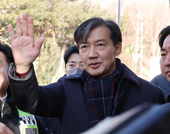 “无意留恋回归讲坛”——曹国前法务部长撤回不服解聘诉讼祖国革新党前代表曹国于