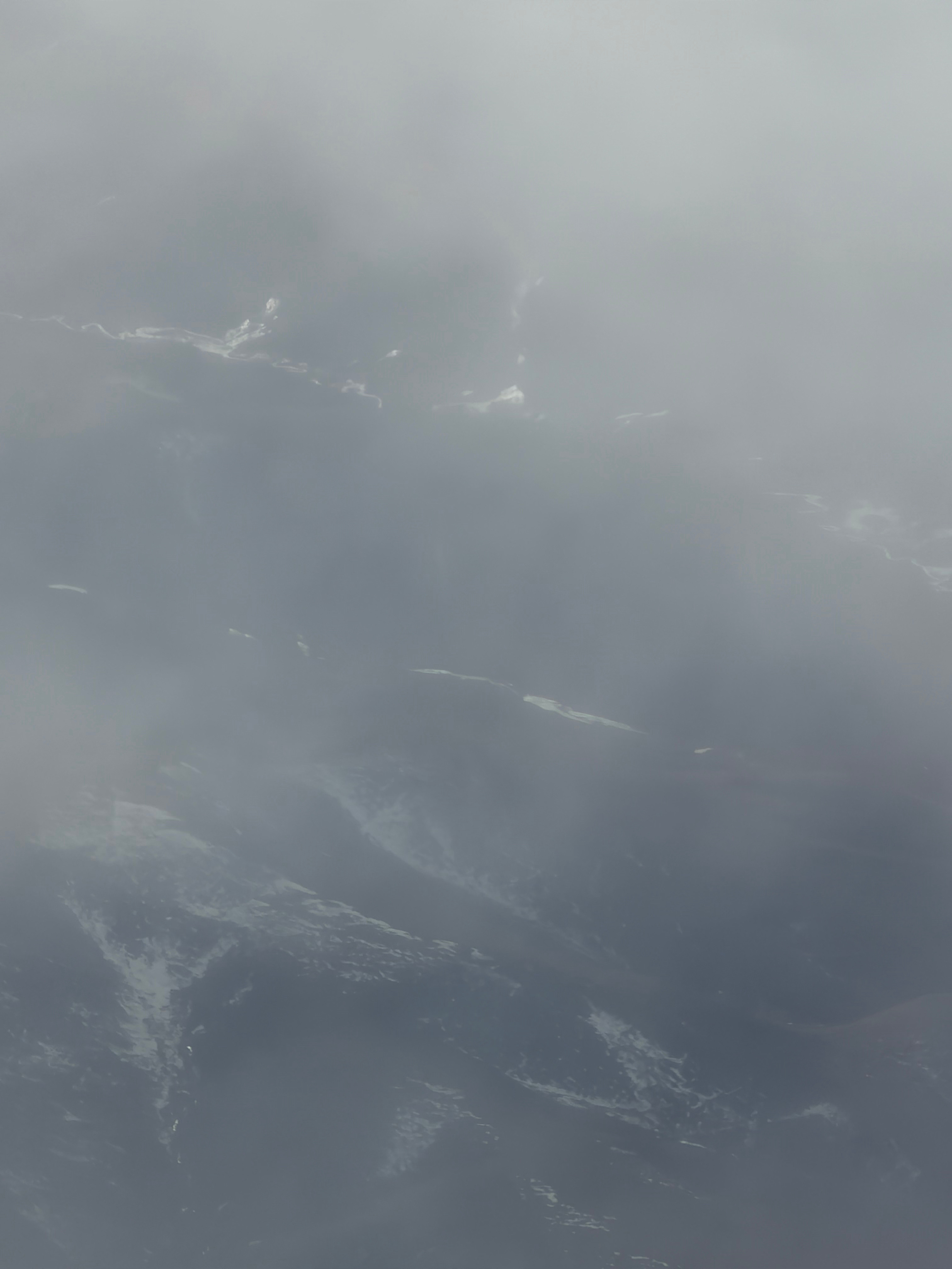 从重庆起飞以后，大概20分钟，就告别下雪、浓雾，全是白皑皑的雪山，大家记得，内地