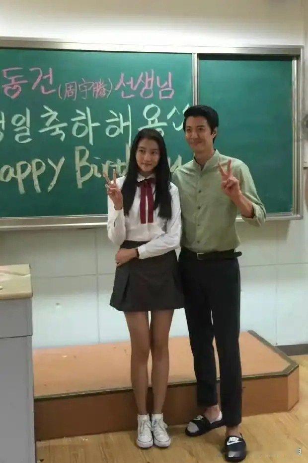 晓彤演的电视剧《会痛的十七岁》！