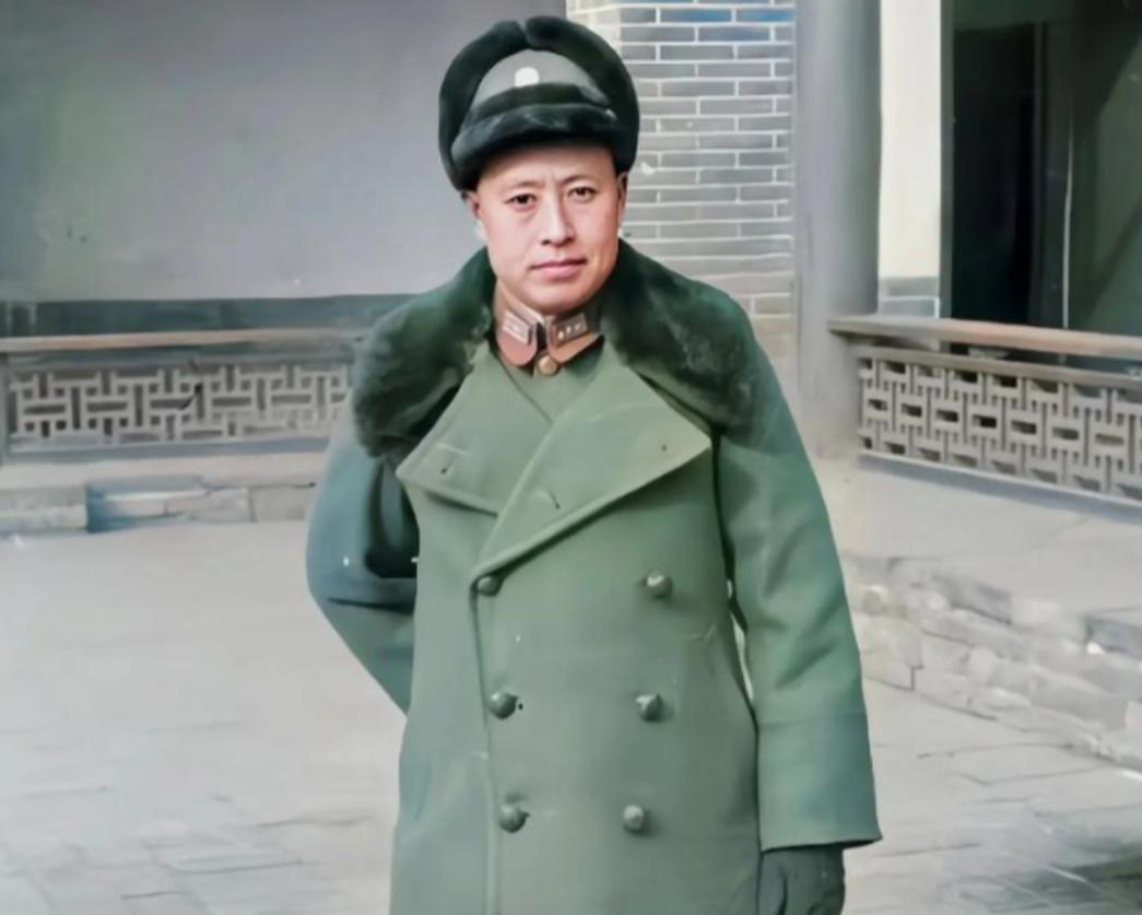 1926年10月，兵败的吴佩孚带着卫队逃到邓县，于学忠带着手下六个师长出门迎接，