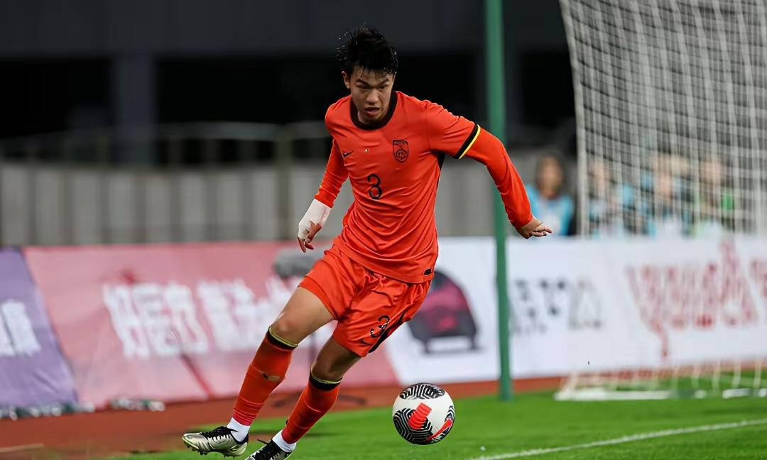 中国球员留洋6个月，身价就暴涨2.3倍，从中甲留洋荷乙联赛邓伯什，打了12场比赛