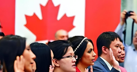 一张张中国面孔，却在加拿大说要效忠加拿大！自愿放弃中国国籍！最重要的是，这些人可