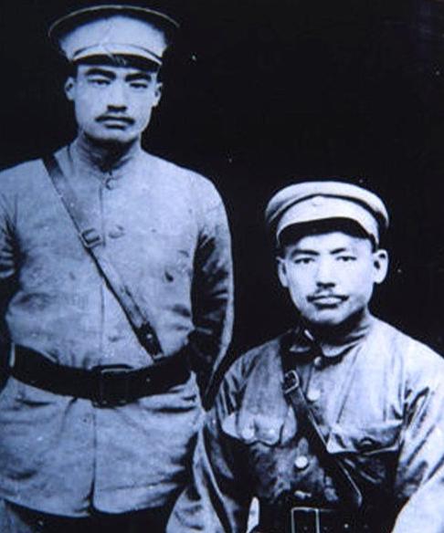 1949年9月24日凌晨5点，新疆迪化城还没天亮，一队人马悄悄从老满城军部出发，