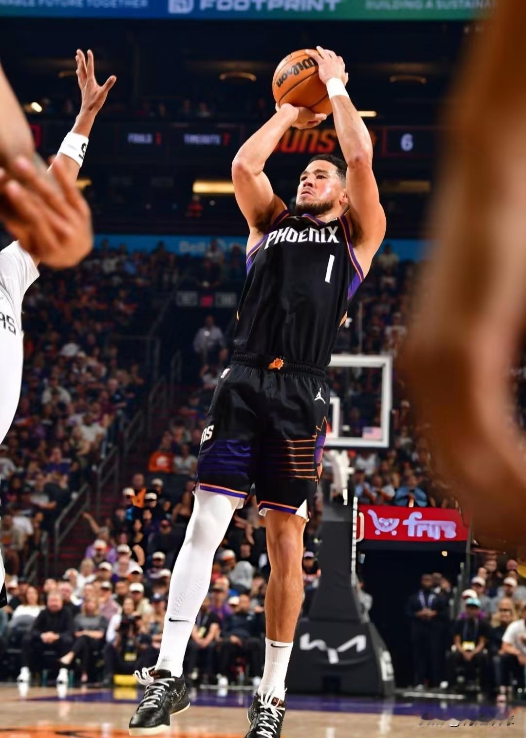 太阳拔刺！太阳130：118送马刺赛季首败，看看球员数据，谁是赢球功臣？！1