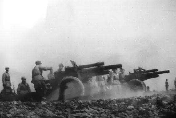 1948年3月，何以祥带着三纵摸到洛阳城下，工兵把两百斤炸药塞进东门墙根，一声闷