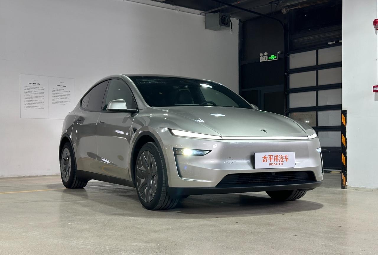 特斯拉ModelYL六座版杀到，33.9万起！这价格，值不值得冲一把？[doge]