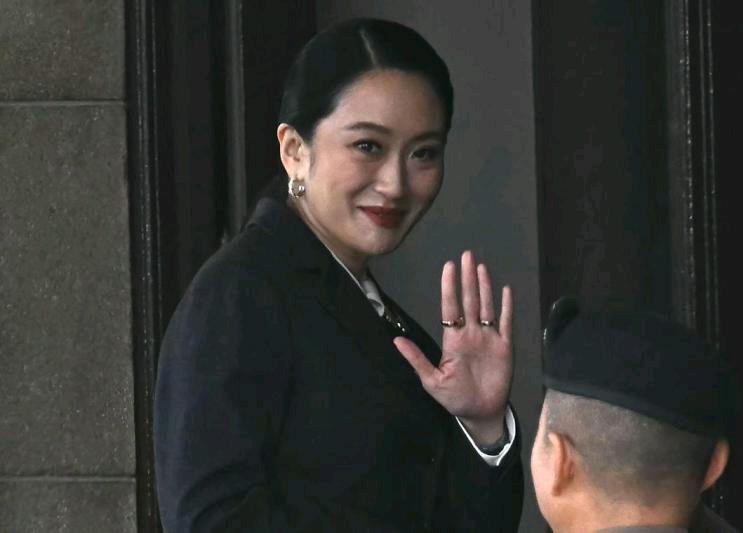 泰国宪法法院8月29日宣布，佩通坦在与柬埔寨前首相洪森的通话中违反道德准则，已遭