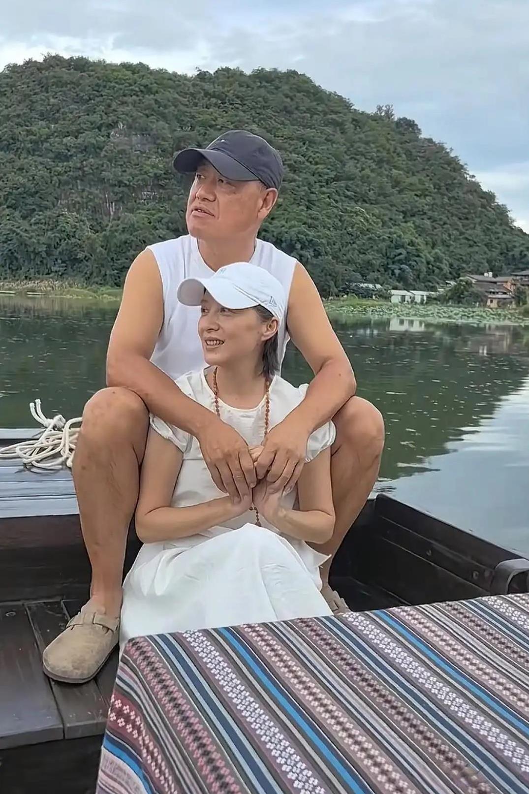 可云扮演者徐露现状曝光！和导演老公游云南，闪婚20多年仍很甜蜜。戏里的她常与坎坷