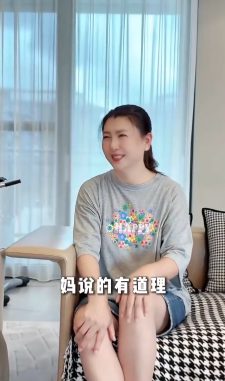 闫学晶一家四代人住一起还能这么和谐很难得，儿媳漂亮又懂事！