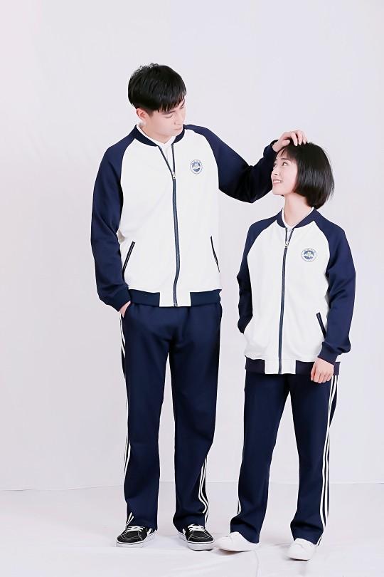 我很好奇当初这对cp是怎么火的，这身高差的，别说有cp感了，给人的感觉就像是大学