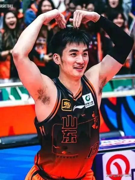 据山东高速男篮跟队记者夏晓司透露，俱乐部从昨日开始集中，今日开展夏训，成为联赛最