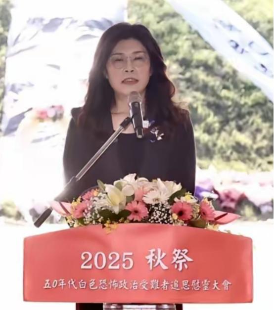 怪不得郑丽文都不再向蔡正元请教和沟通了，郭正亮今天在节目透露，他昨天又与郑丽文进