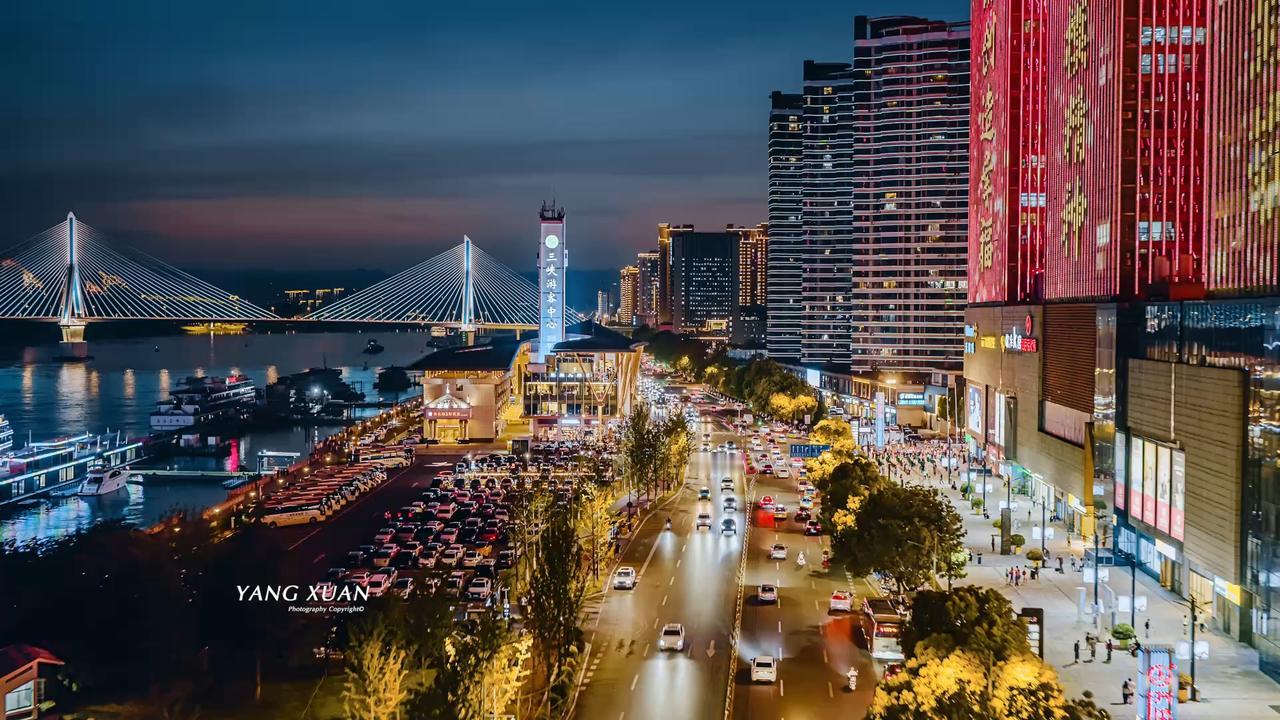 2025年中西部非省会城市GDP前十名依次是下列城市，但有三个没想到。第一名，