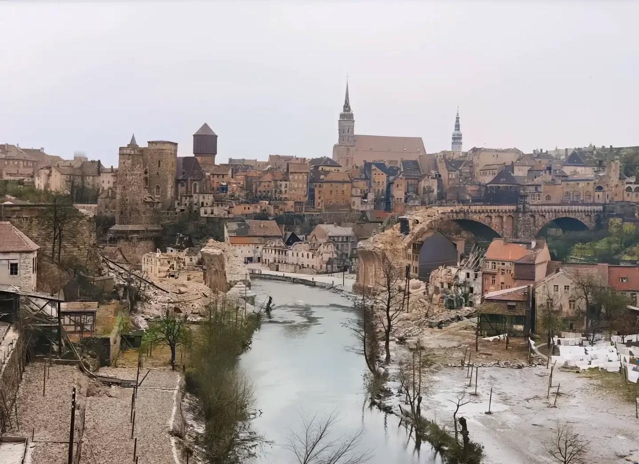 二战末期，波兰第二集团军曾有一个雄心勃勃的目标——拿下德累斯顿。对他们而言，若能