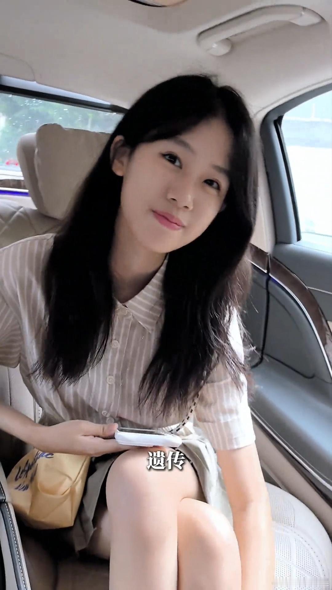 陆毅一家观看贝儿演出贝儿16岁近照陆毅一家观看大女儿演出​​​