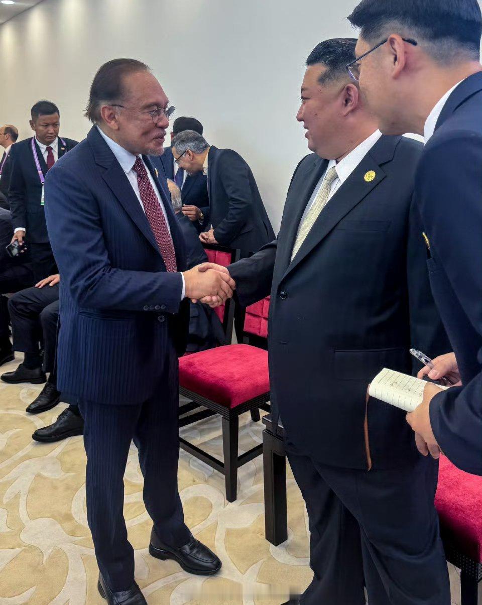 感觉将军这两天交的朋友数量，比过去十年交的都多。​​​