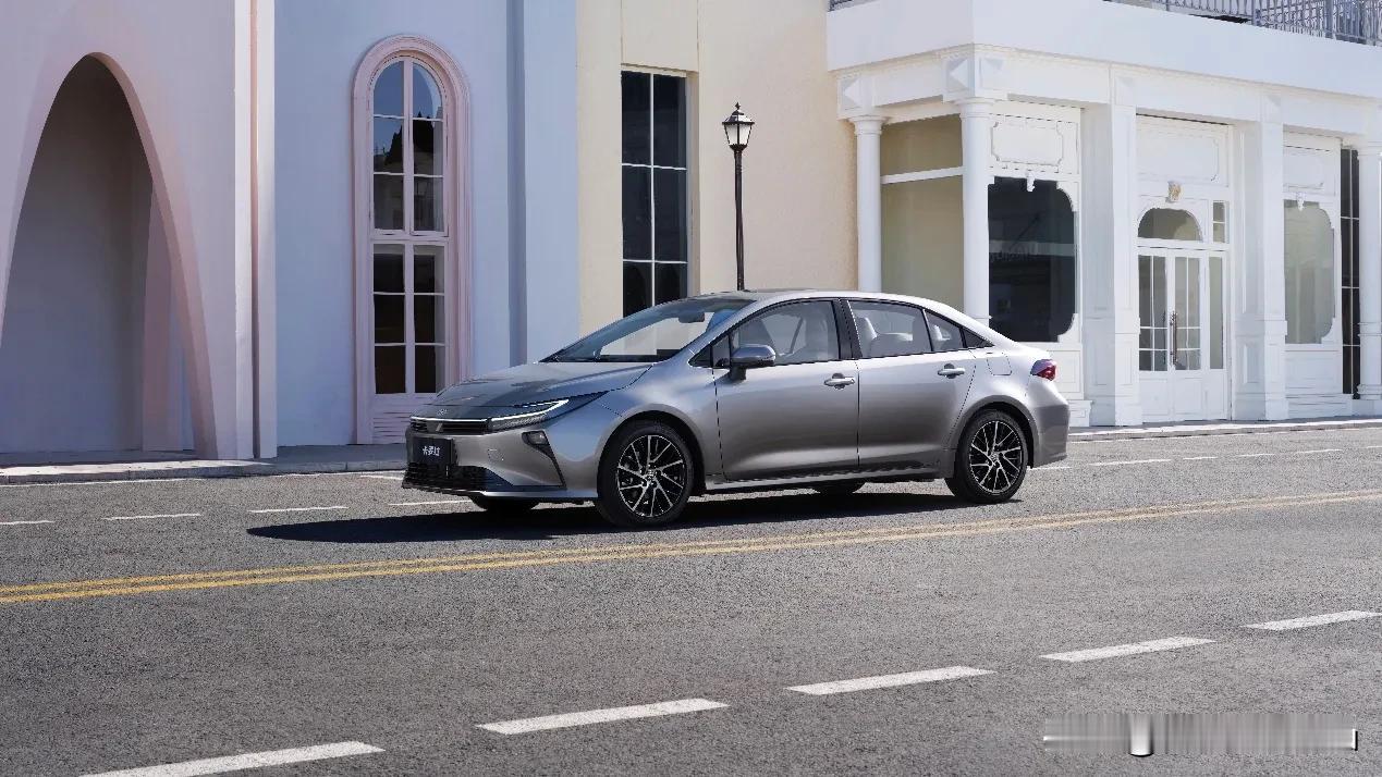 几乎所有的朋友在买第一辆汽车的时候都会认真而细致，全新智混卡罗拉是一辆合适的车，