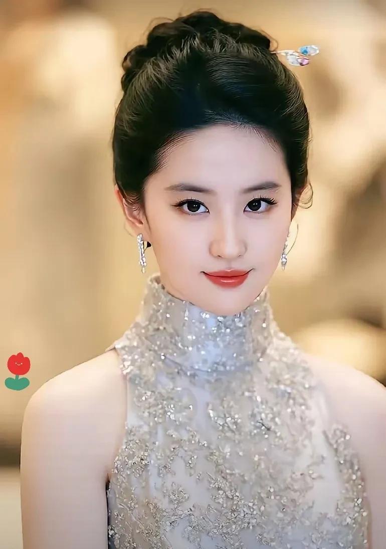 娱乐圈最狠的女明星就是刘亦菲了万万没想到刘亦菲被称为娱乐圈最狠女明星，37岁