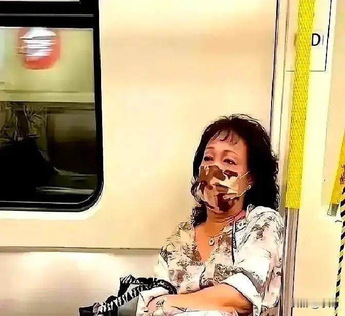 徐子珊真的跑去苏黎世大学读心理学博士了。港媒今天翻出她去年9月的注册记录，姓