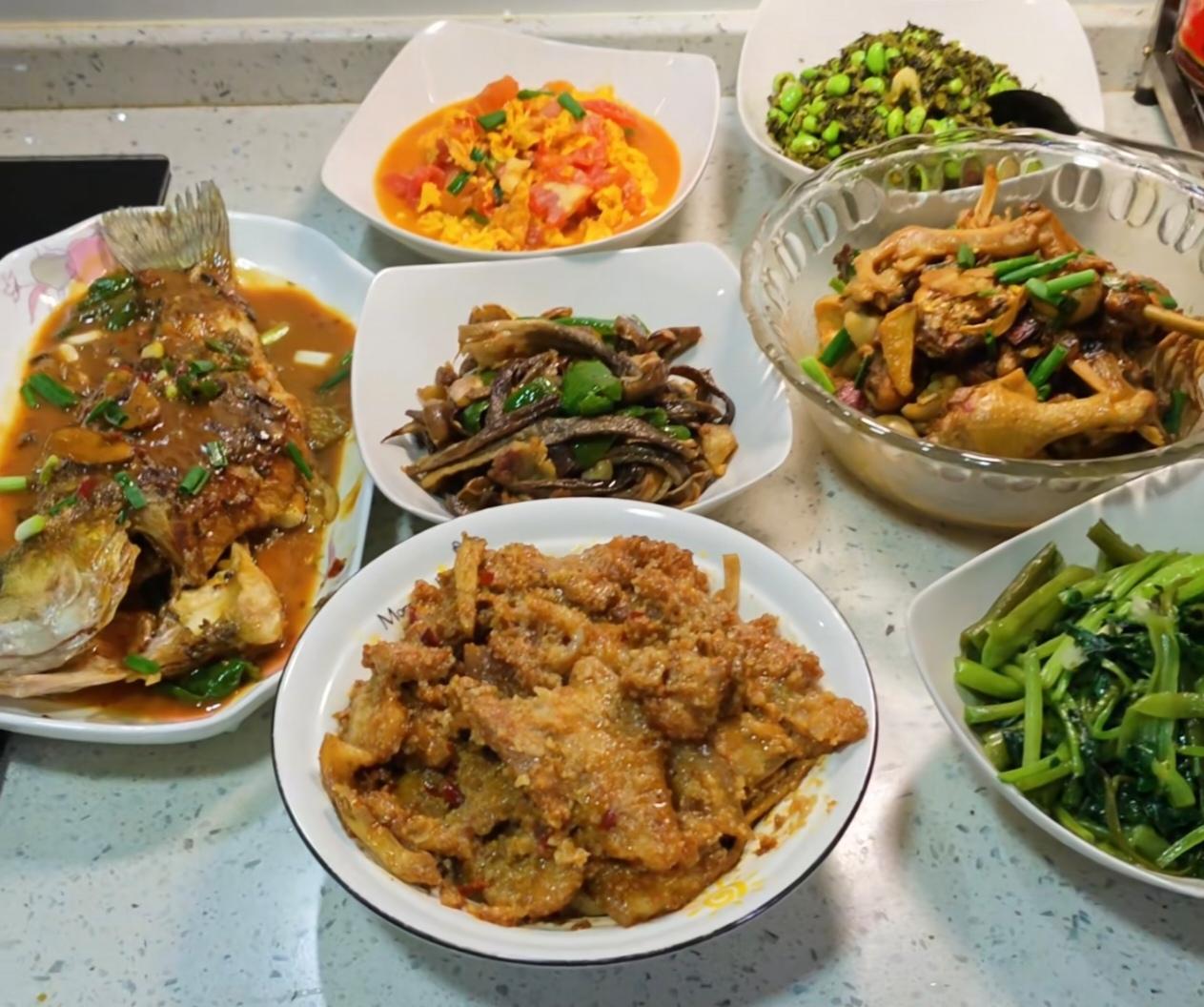 没结婚之前，我对做饭一窍不通。结婚有了孩子之后，才慢慢学着做饭。随着孩子一天