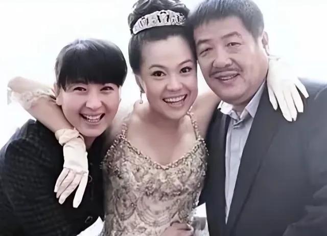 不查不知道，原来闫某晶的女儿林傲雪，和儿子林某霏，虽然同父不同母，但是他们