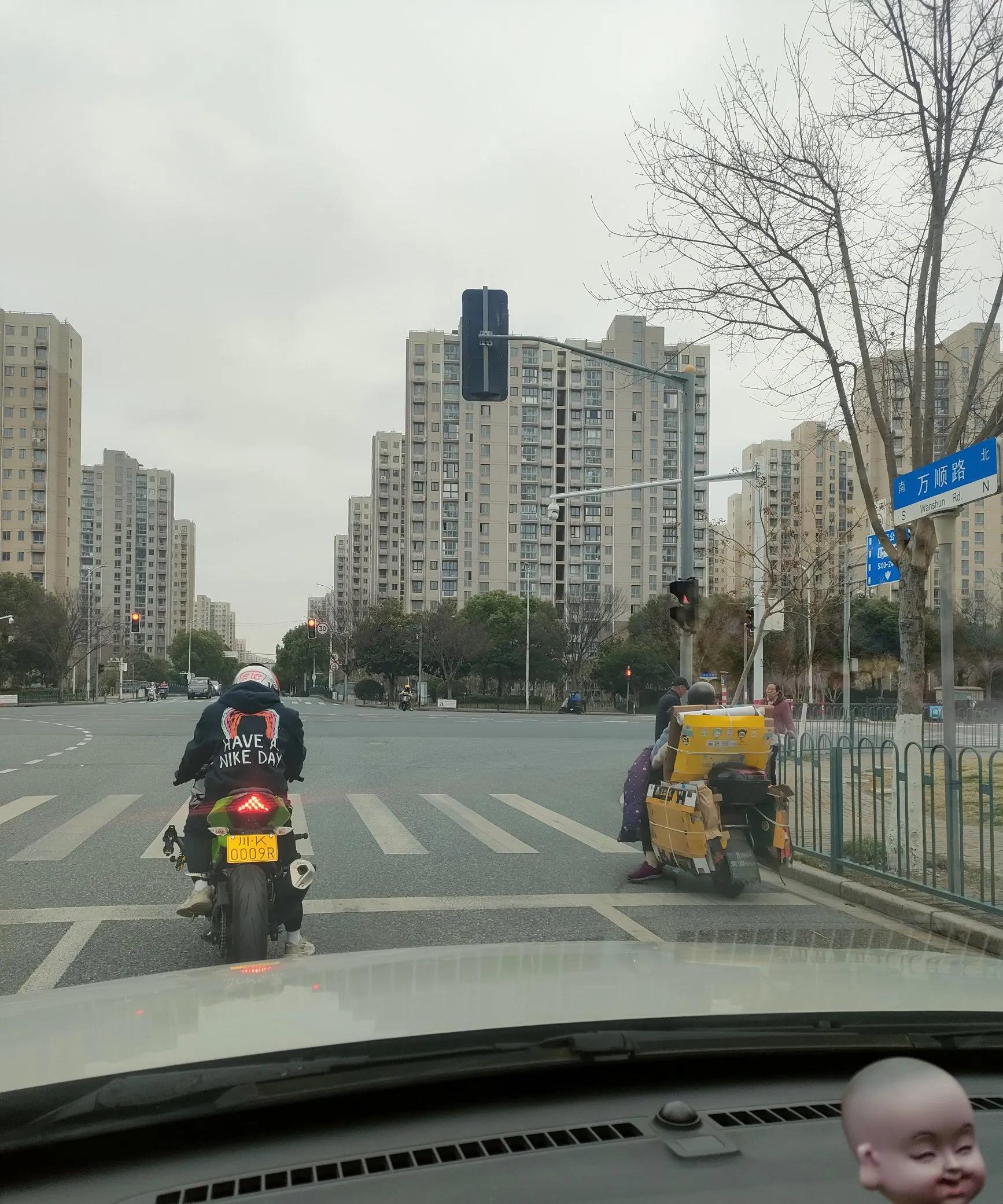 一个是生活，一个为了生活