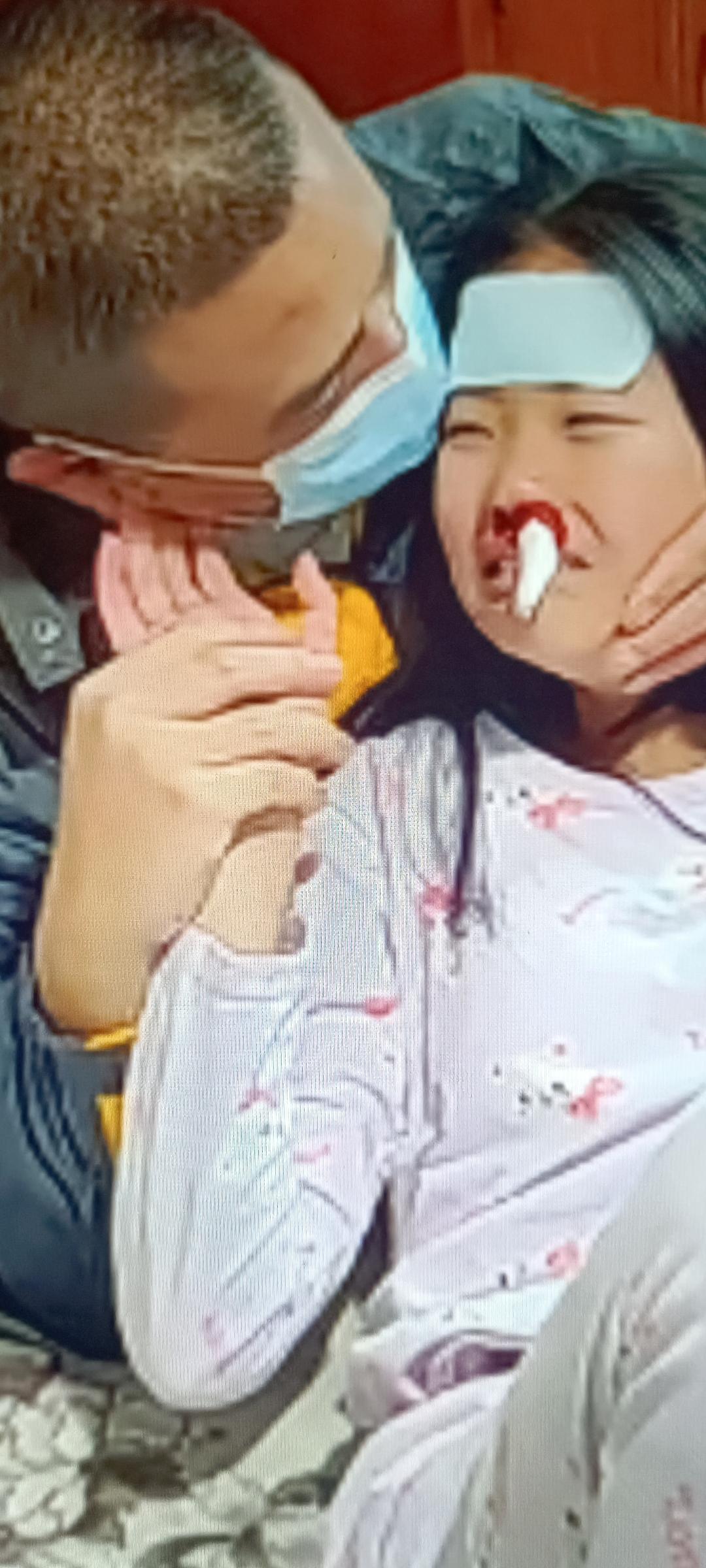 心碎一地！我昨天深夜刷到这个真实视频，盯着屏幕哭了好久，心里堵得慌，久久缓