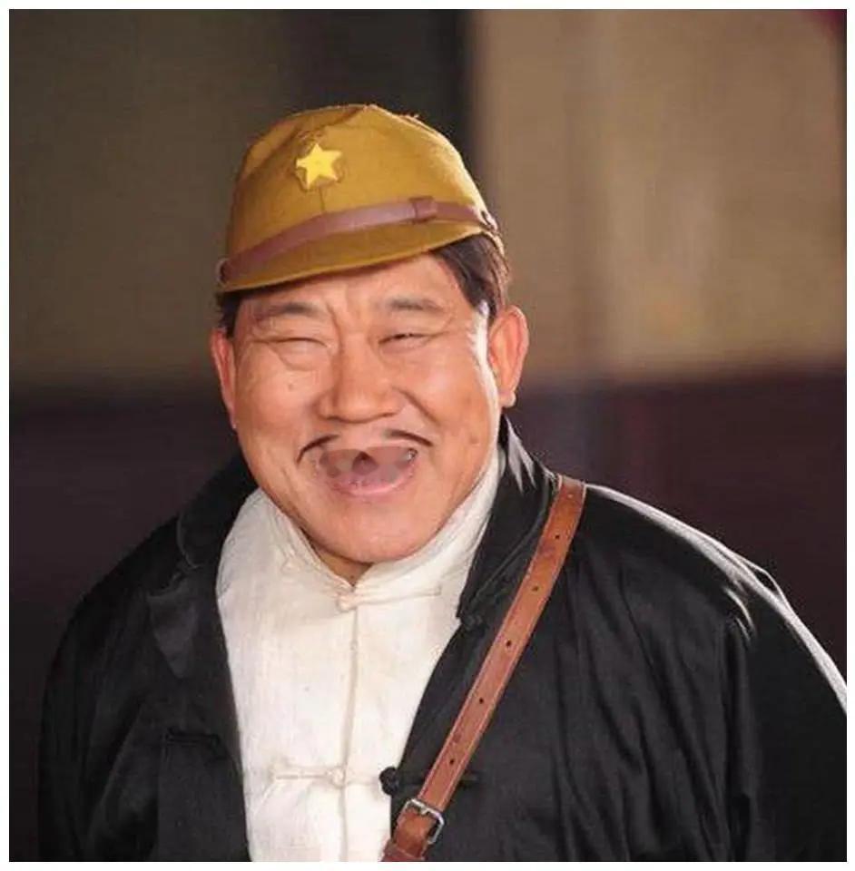 问天问地问夕阳：汉奸咋比苍蝇多？喊儿喊孙喊月亮：汉奸咋就杀不完？我有两件事