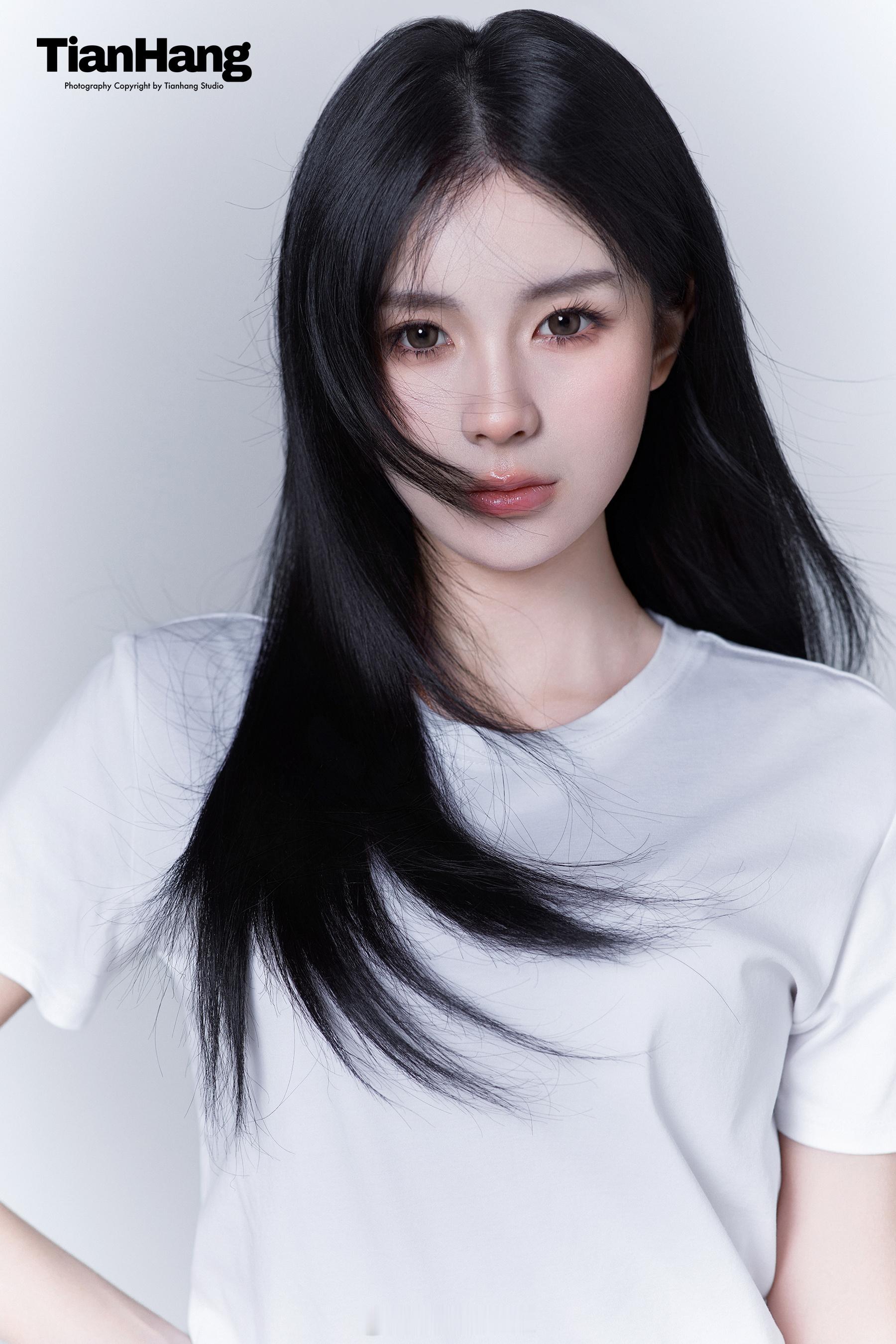 💫棚拍分享在纯色中发现最丰富的你🌟天航工作室韩系棚拍时尚韩杂见组照​​​