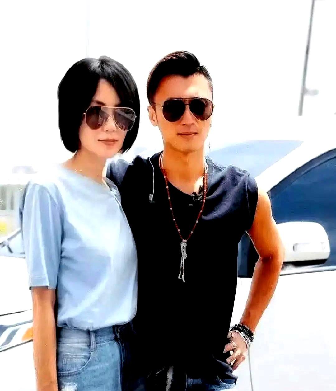 分房睡10年，王菲谢霆锋依旧甜到齁！网友吵翻：这是疏离还是顶配默契？