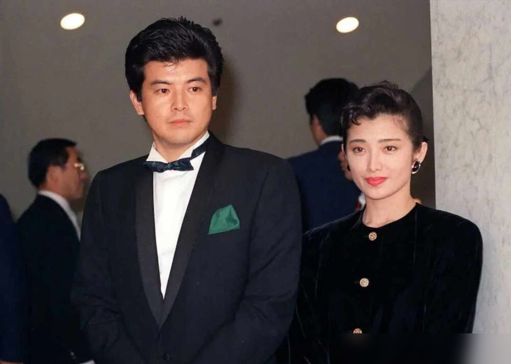山口百惠和三浦友和过了45年，愣是没红过脸，没拌过一句嘴。日本媒体最近又翻出他姐姐的访谈，说俩人过日